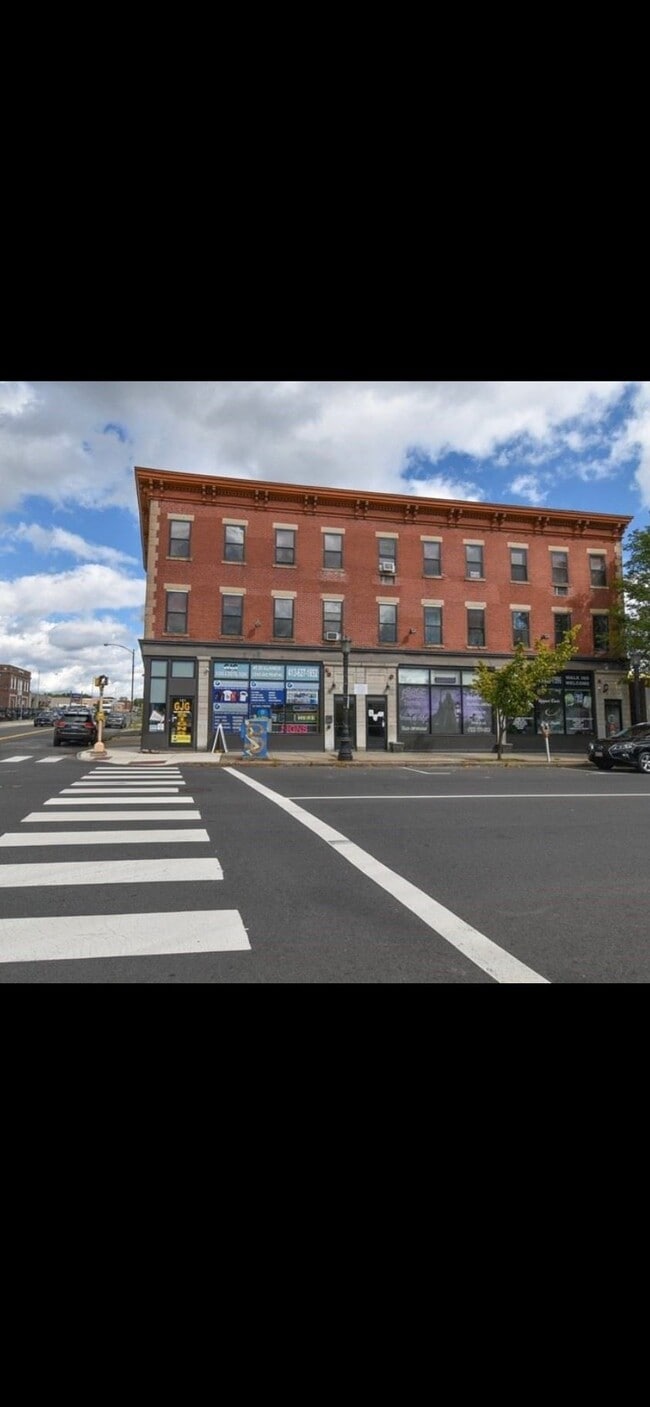 181 Chestnut St, Unit Storefront
