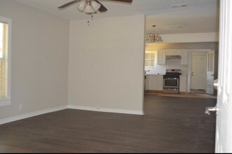 2207 Howell Ave in La Marque, TX - Building Photo - Building Photo