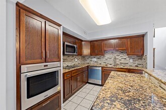 11111 Midhurst Dr in Houston, TX - Building Photo - Building Photo