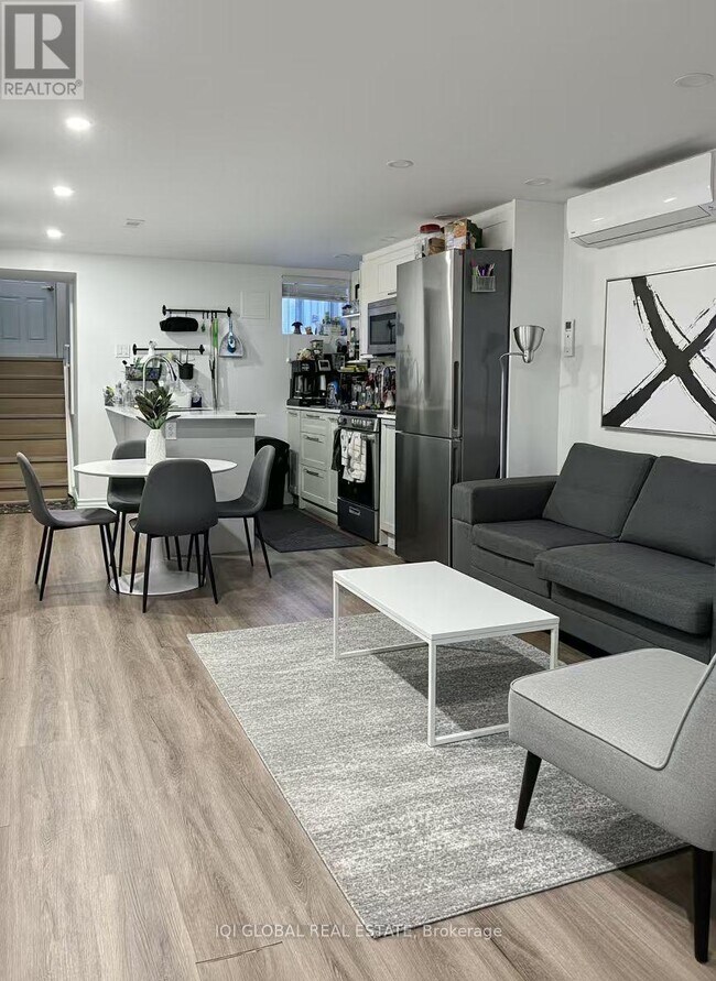 12 Rusholme Park Crescent in Toronto, ON - Building Photo - Building Photo