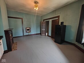 392 W Broadway St in Shelbyville, IN - Building Photo - Building Photo