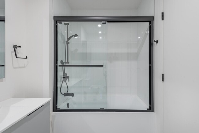 1819 Av Dollard in Montréal, QC - Building Photo - Building Photo