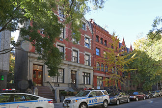 128 W 82nd St in New York, NY - Foto de edificio - Building Photo