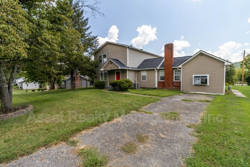 817 Ridgeview Dr in Clinton, TN - Building Photo