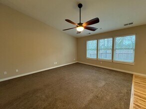 1540 West Tarragon Drive in Roseburg, OR - Building Photo - Building Photo