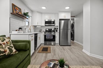 149 E Main St in Clinton, CT - Building Photo - Building Photo