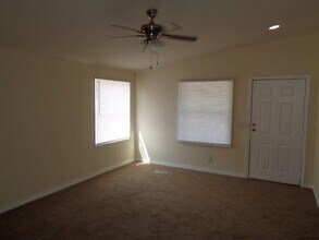 10027 Berrybriar Ln in Tomball, TX - Building Photo - Building Photo
