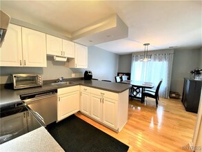 26 Coolbrook Ct in East Amherst, NY - Foto de edificio - Building Photo