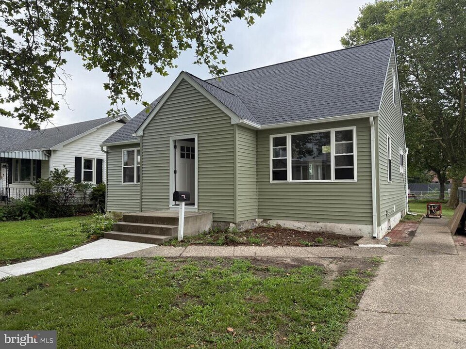 518 Tatum St in Woodbury, NJ - Foto de edificio