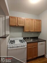 833 W Wolfram St, Unit 3 in Chicago, IL - Building Photo - Building Photo