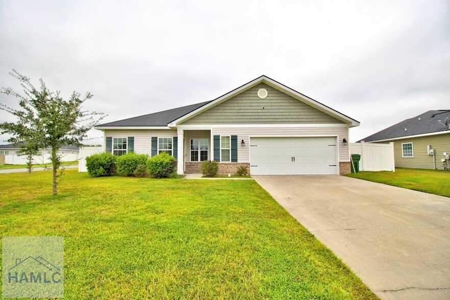 25 Wythe St in Hinesville, GA - Building Photo