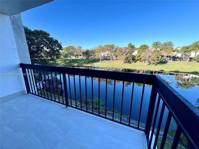 10315 NW 9th St Cir in Miami, FL - Building Photo - Building Photo