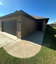 1826 Cypress Ln in El Reno, OK - Building Photo - Building Photo