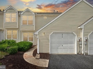 6212 Spring Knoll Dr in Harrisburg, PA - Foto de edificio - Building Photo