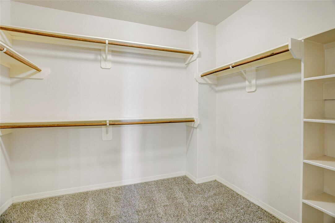 7630 N Linpar Ct in Houston, TX - Building Photo