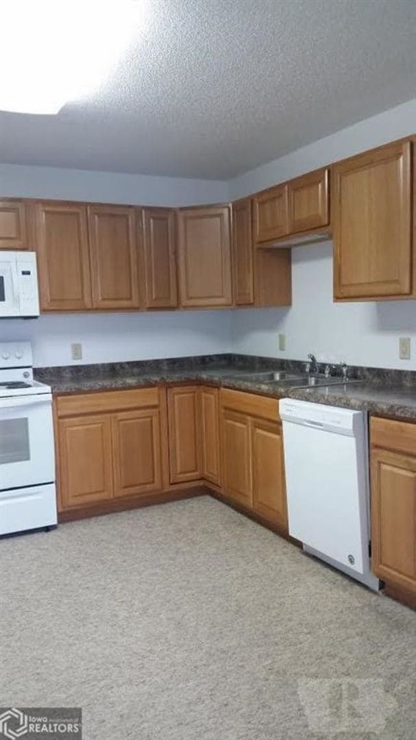 106 E Jefferson St in Bloomfield, IA - Building Photo - Building Photo