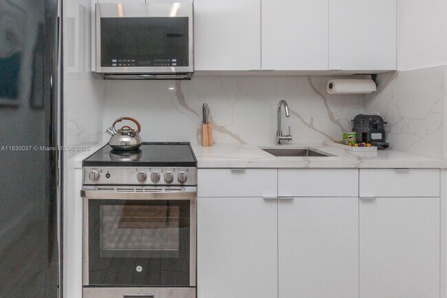 6509 NE 5th Ave in Miami, FL - Building Photo - Building Photo