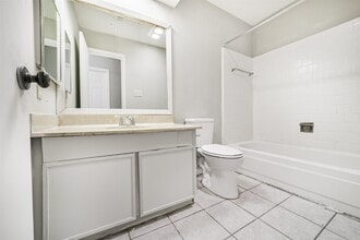 7059 Chasewood Dr in Missouri City, TX - Building Photo - Building Photo