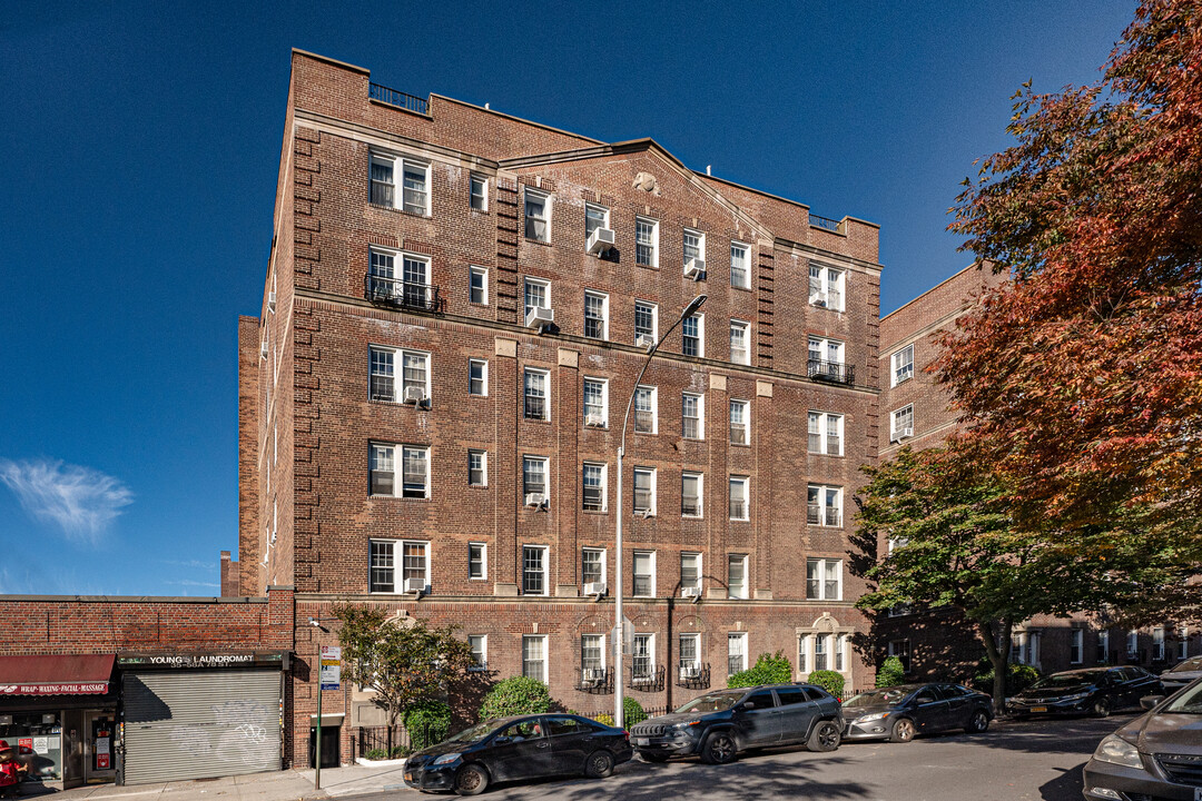 35-50 78th St in Jackson Heights, NY - Building Photo