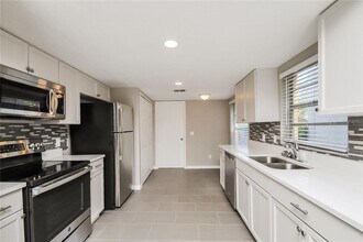 1625 Crossridge Dr in Brandon, FL - Building Photo - Building Photo