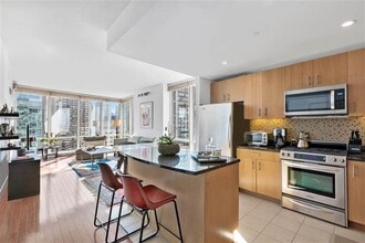 1 Shore Ln-Unit -2312 in Jersey City, NJ - Building Photo - Building Photo