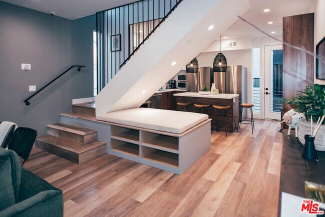 803 N Harvard Blvd in Los Angeles, CA - Building Photo - Building Photo