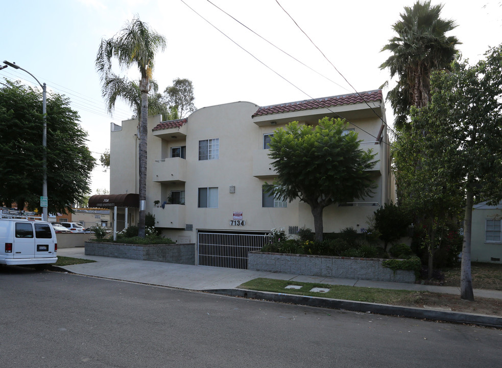 Amigo Apartments in Reseda, CA - Building Photo