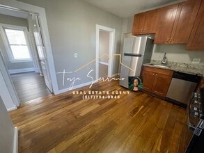 1234 Blue Hill Ave, Unit 2 in Boston, MA - Foto de edificio - Building Photo