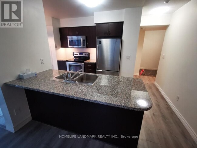 19-619 Grand Trunk Crescent in Toronto, ON - Building Photo - Building Photo