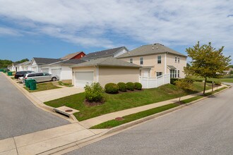 Lovell Cove in Patuxent River, MD - Building Photo - Building Photo