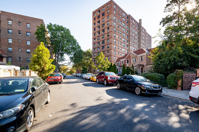 The Carol House in Rego Park, NY - Building Photo - Building Photo