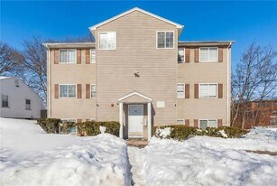 16 Joseph St in Providence, RI - Building Photo