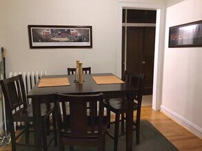 927 W Oakdale Ave, Unit 1H in Chicago, IL - Foto de edificio - Building Photo