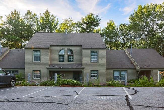 property at 1465 Hooksett Rd