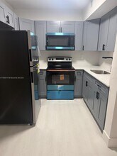 2225 W 53rd Pl in Hialeah, FL - Building Photo - Building Photo