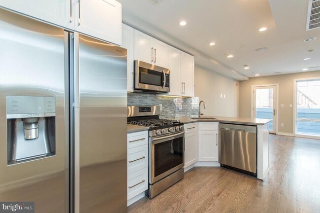 property at 1705 Bainbridge St