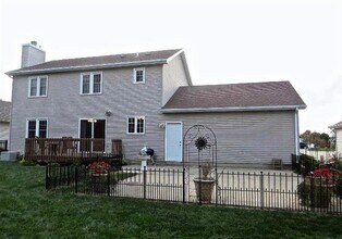 1115 Chatham Ln in Bloomington, IL - Building Photo - Building Photo