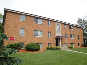 Rose Park Apartments in Roseville, MN - Building Photo - Building Photo