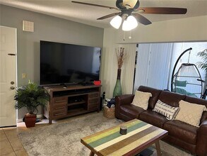 5617 Ashton Lake Dr in Sarasota, FL - Building Photo - Building Photo