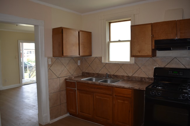 915 Sunset Ave in Utica, NY - Building Photo - Building Photo