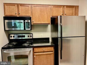 11703 Olde English Dr in Reston, VA - Building Photo - Building Photo