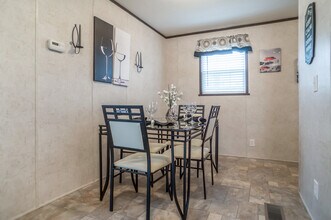 150 Sweet Briar Dr in Batavia, OH - Foto de edificio - Building Photo