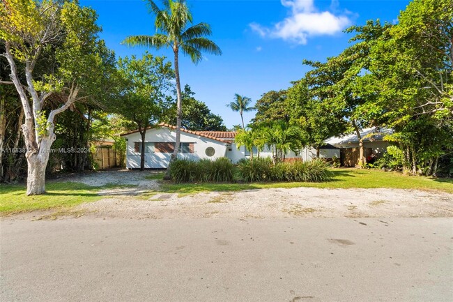 738 Fernwood Rd in Key Biscayne, FL - Building Photo - Building Photo