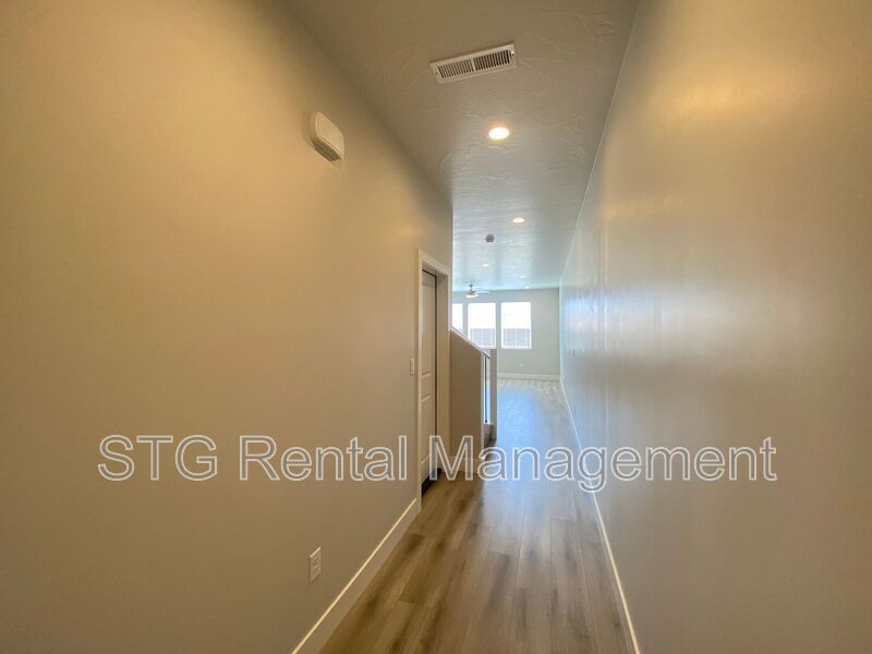 1130 S 4380 W in Hurricane, UT - Building Photo