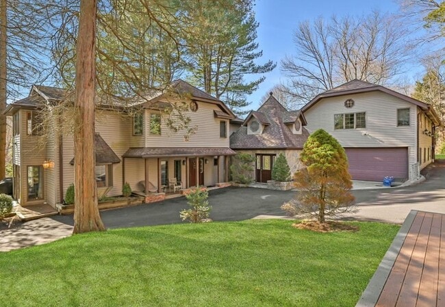 property at 16 Faraway Rd