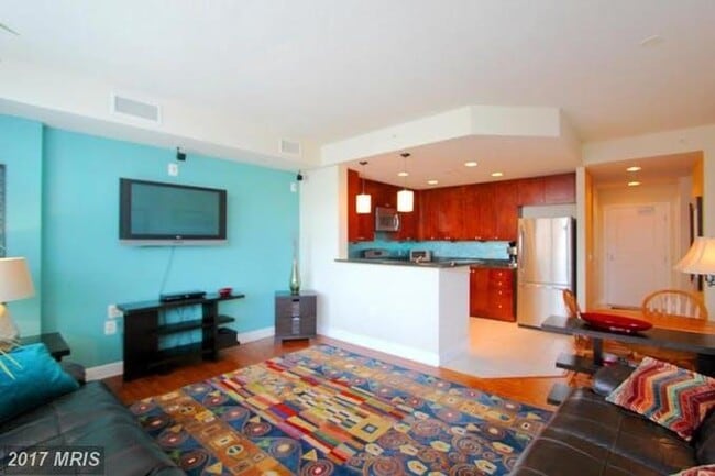 3650 S Glebe Rd in Arlington, VA - Building Photo - Building Photo