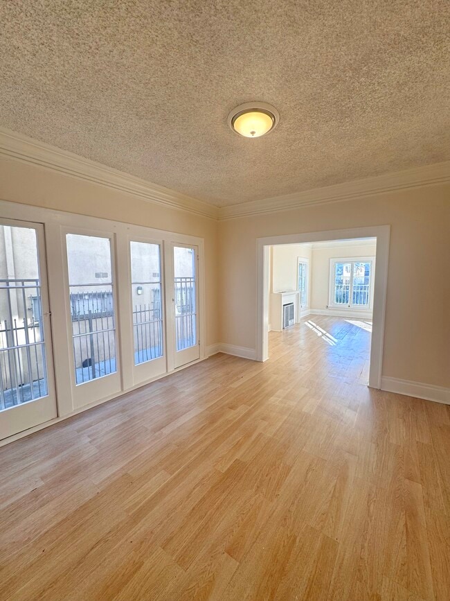 420 S Berendo St, Unit 3