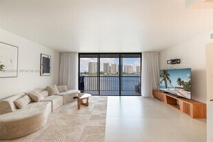 17500 N Bay Rd in Sunny Isles Beach, FL - Building Photo