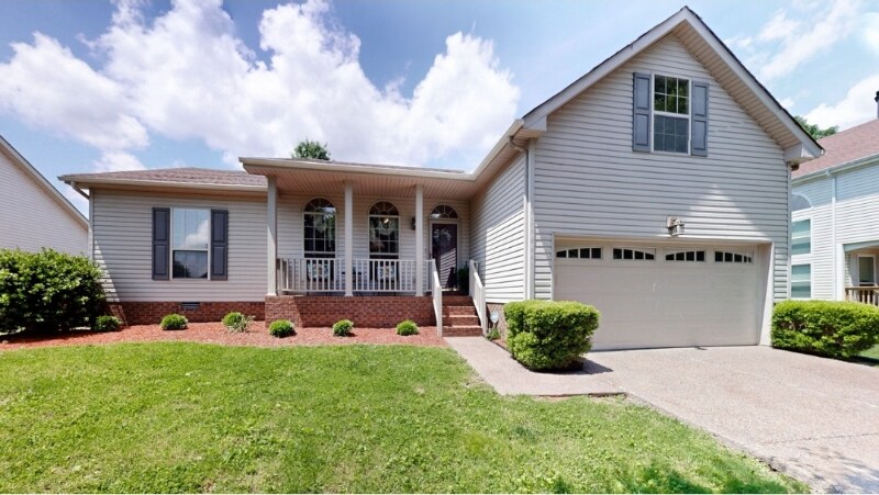 348 Huntington Dr in Gallatin, TN - Building Photo