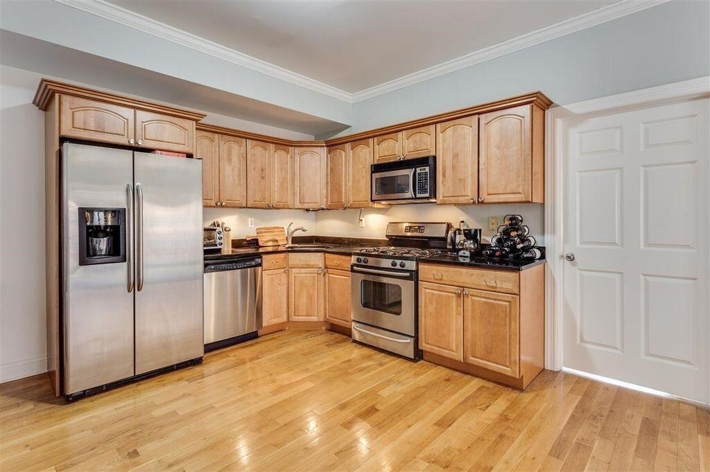 85 Broadway in Jersey City, NJ - Building Photo